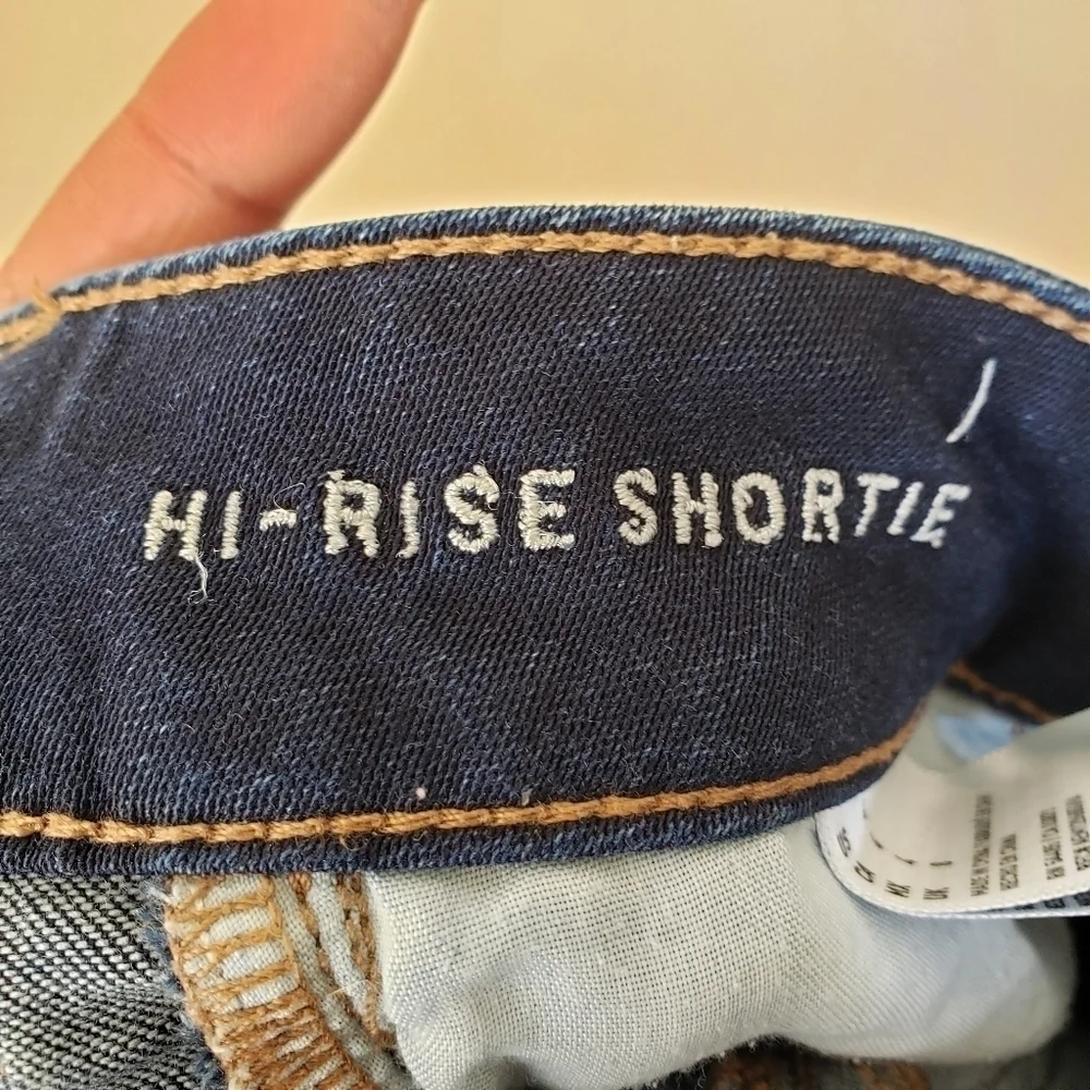 AMERICAN EAGLE High Rise Shortie Dark Wash Bermudas